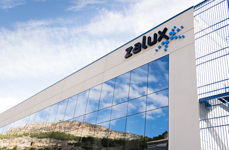 Caso de Éxito: Reducción del consumo energético y la huella de carbono en ZALUX SA